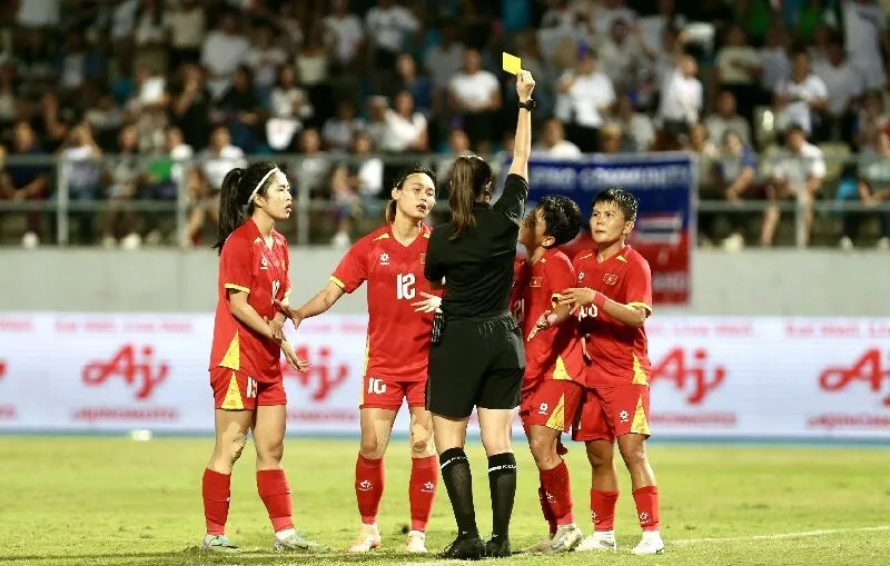 Trận thua chung kết đáng tranh cãi của tuyển nữ Việt Nam tại SEA Games 33