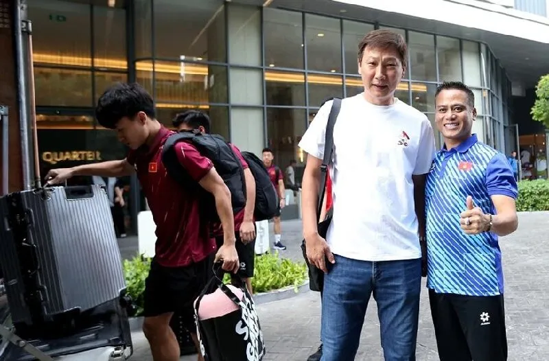 Tuyển nam Việt Nam về nước sau chiến thắng thuyết phục tại SEA GAME 33