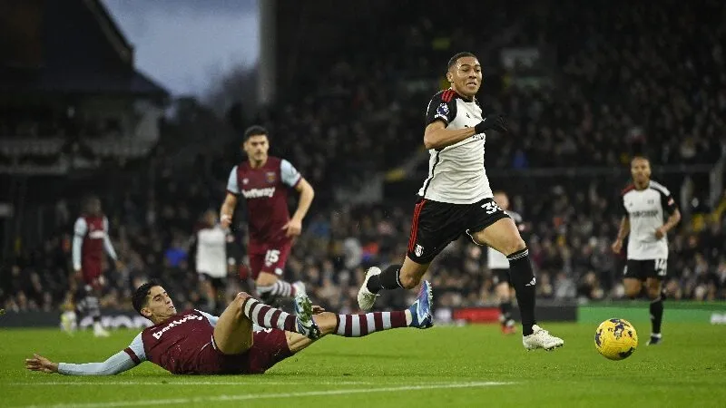 Phân tích lực lượng hai đội